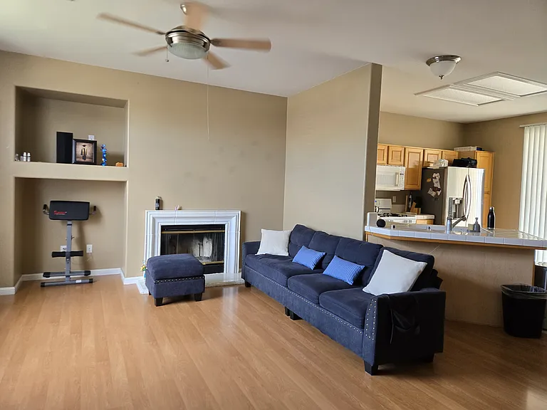 801 W Redwood St — Photo 2