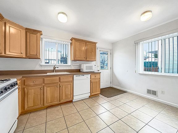 5th image of 40 Diaz St