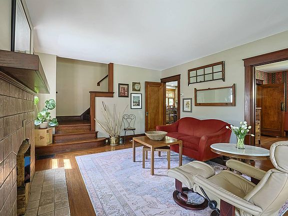 5th image of 121 Hartweg Ave