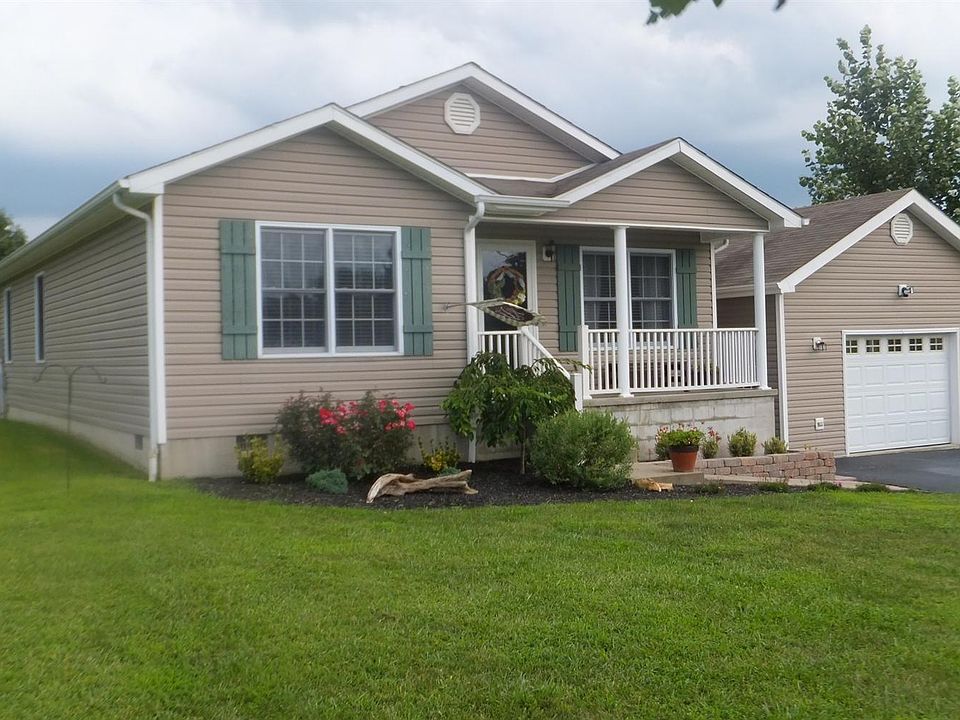 1st image of 132 Stone Creek Dr