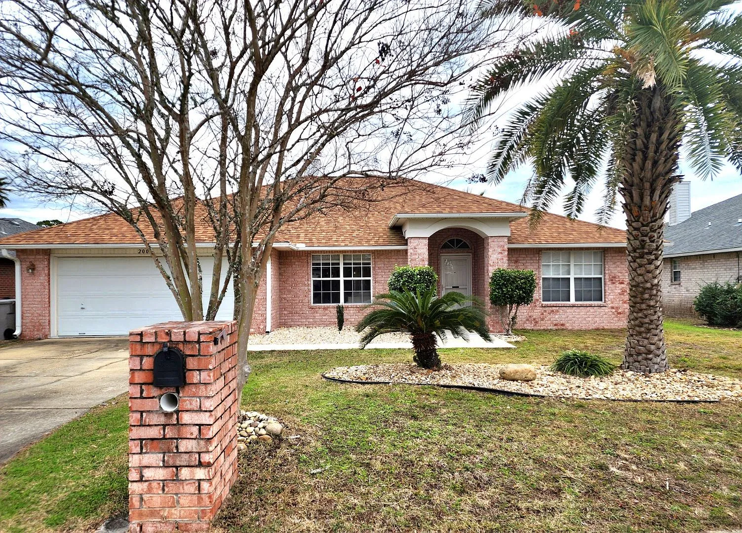 Discover your Dream Home in this Spacious 4-bedroom, 2-bath Beauty! — Photo 2