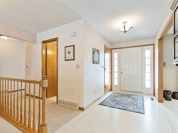 3rd image of 7320 Hampshire Dr NE