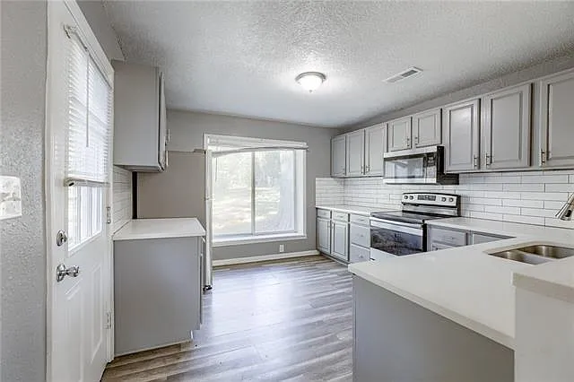 11000 N Kenwood Ave — Photo 10