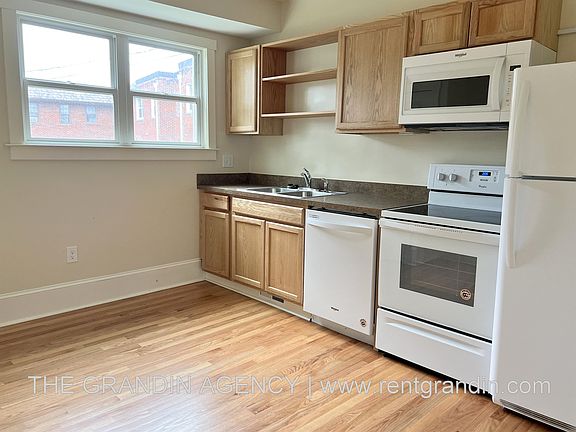3rd image of 1725 Bluemont Ave SW #1514