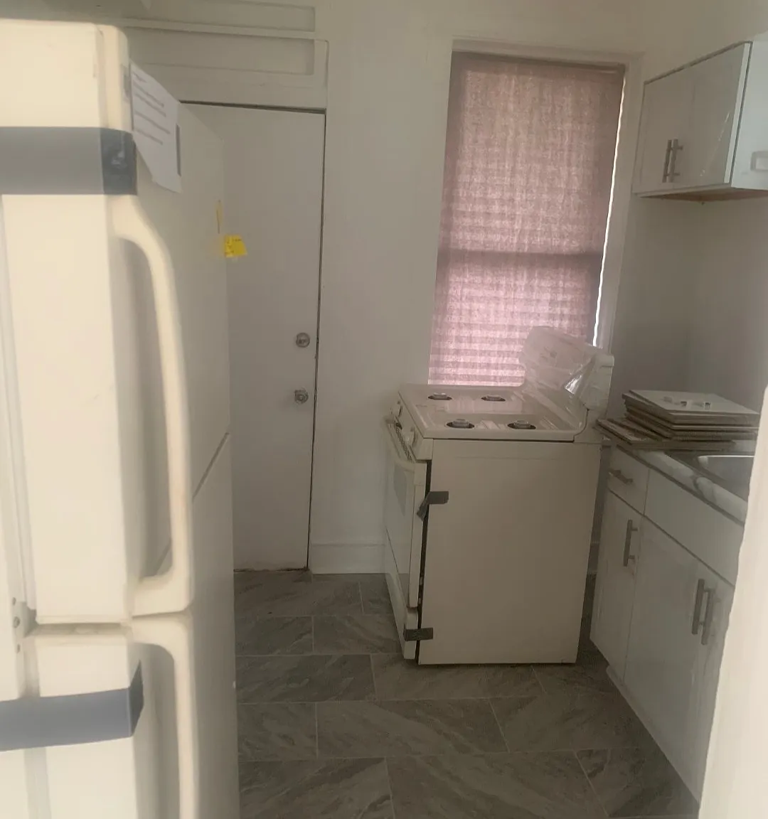 4 bed, $1,950 — Photo 4