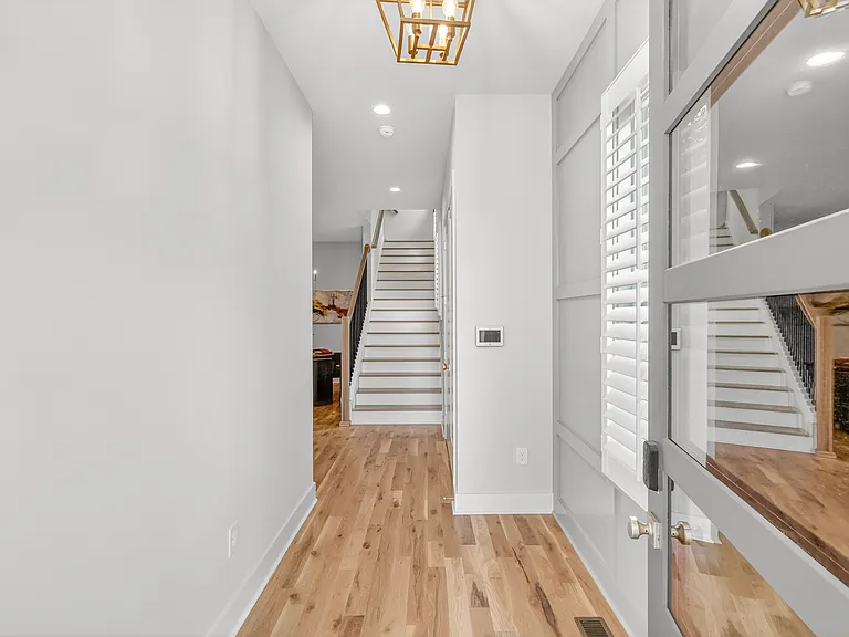 1810 Owen St — Photo 2