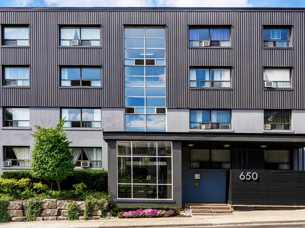 650 Woodbine Ave, Toronto, ON M4E 2J1
