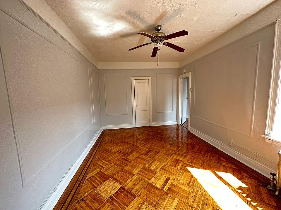 2nd image of 930 Avenue C #32E