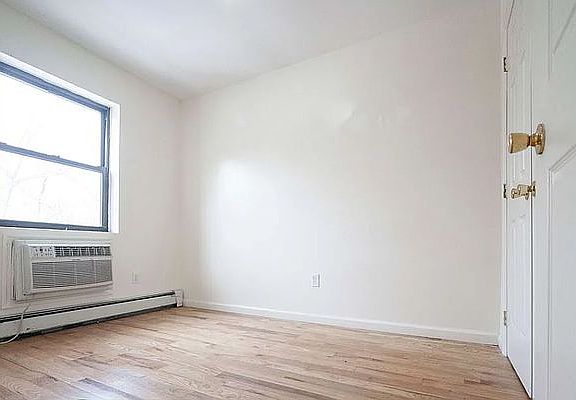 4th image of 145 Tompkins Ave #2A
