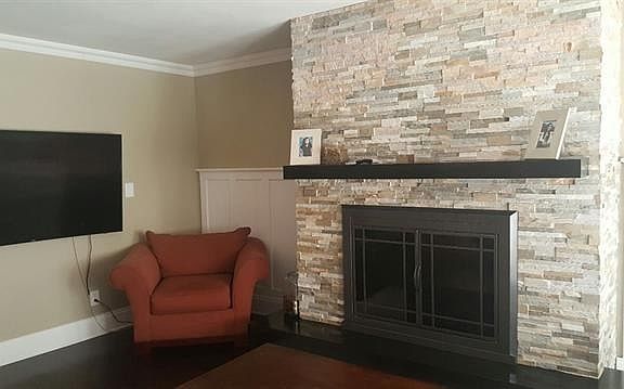 3rd image of 3212 Jackson St