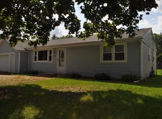 25 Liberty Blvd, Machesney Park, IL 61115