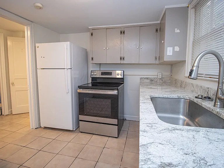 314 Ravenel St — Photo 8