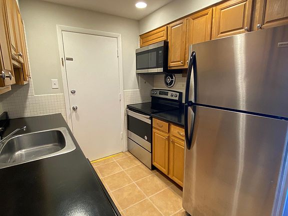 4th image of 721 Lepere Ave APT C