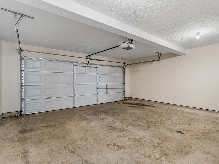 310 Sarasota Ln — Photo 22