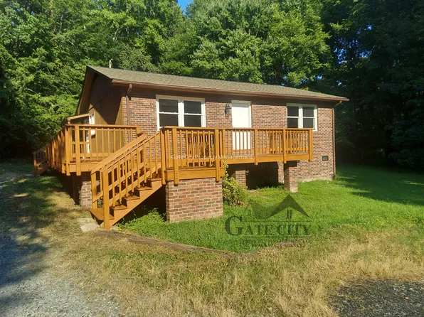 3205 Pine Valley Rd, High Point, NC 27265