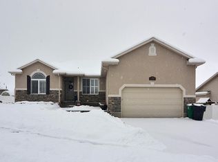 1305 Fox Pointe Dr, Kaysville, UT 84037
