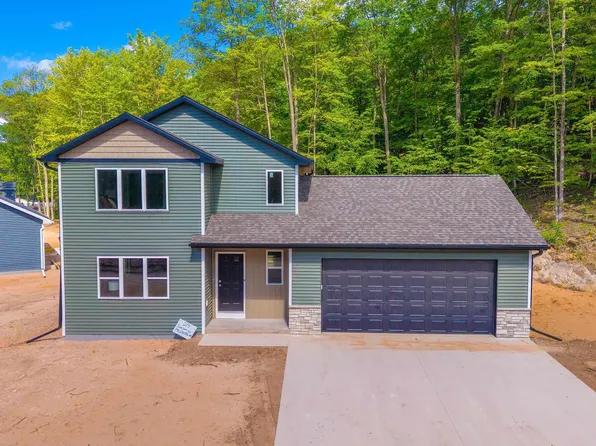 213 Sunset Dr, Negaunee, MI 49866