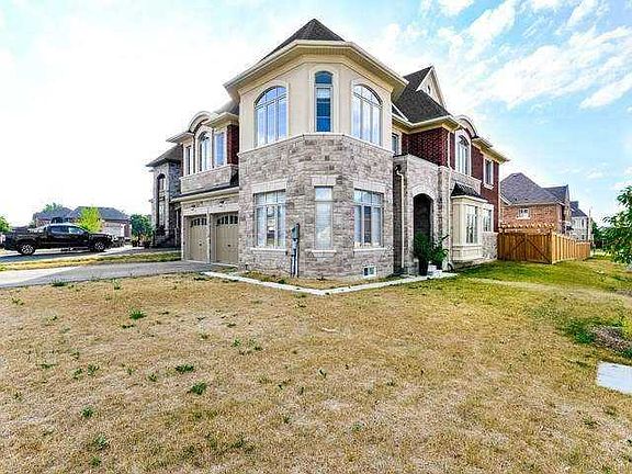 3rd image of 70 Bond Cres