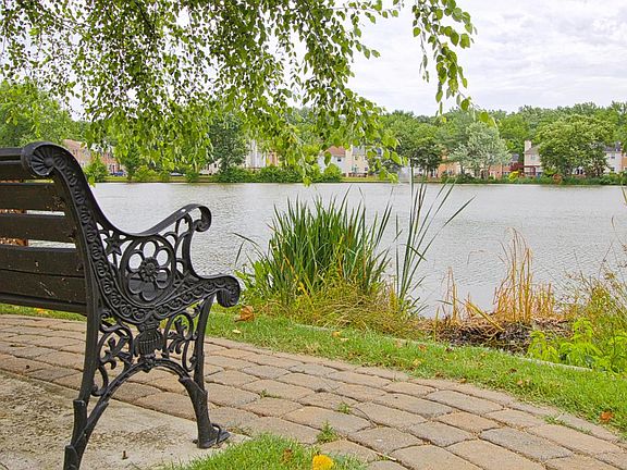 3rd image of 5329 Lake Cove Ct