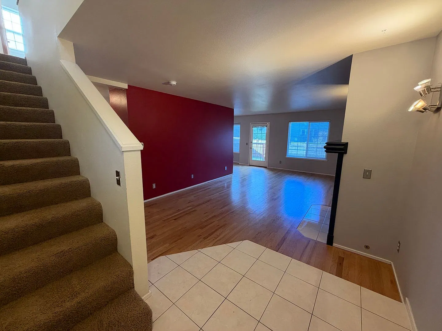 3 Bed 2.5 Bath Home in Bellingham with 2 Car Garage — Photo 2