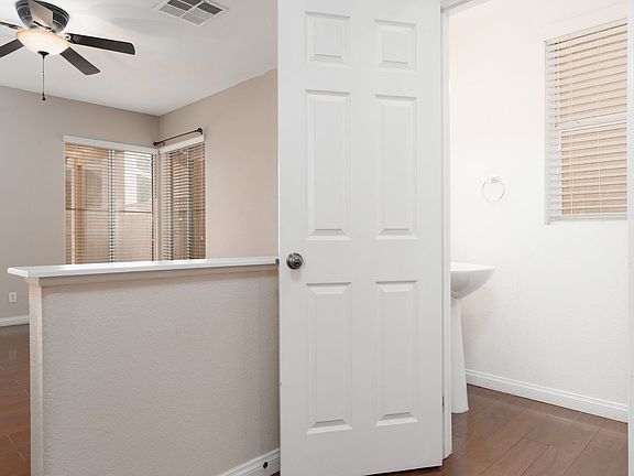 4th image of 1534 Evening Spirit Ave