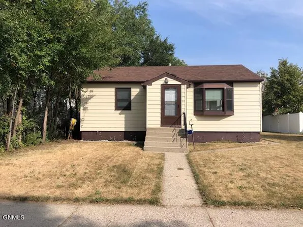 518 12th Ave W, Williston, ND 58801