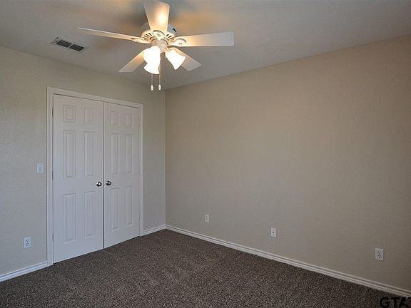 5th image of 905 Chickadee St