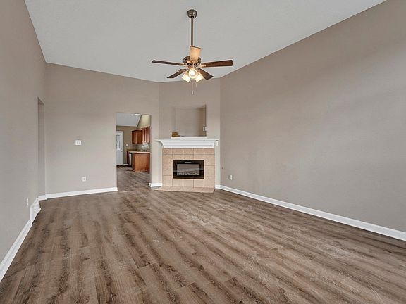 5th image of 1933 Garden Leaf Dr