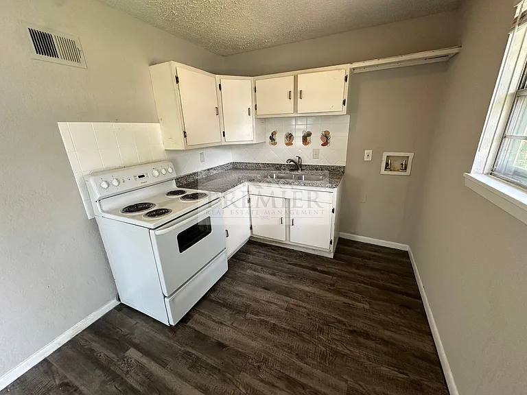 6205 E 152nd Ter #B — Photo 4