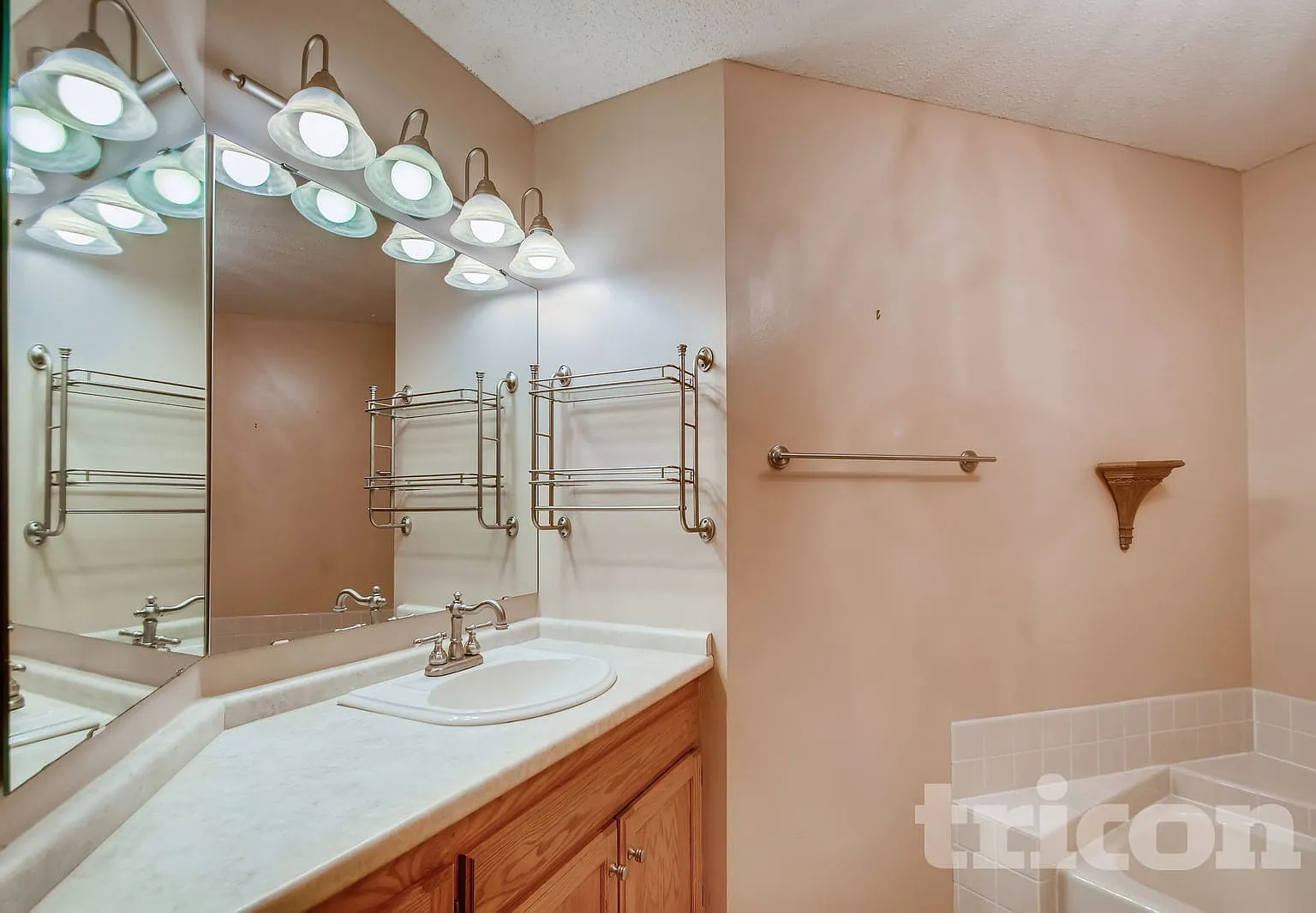 2110 Helmo Avenue N Oakdale MN — Photo 2