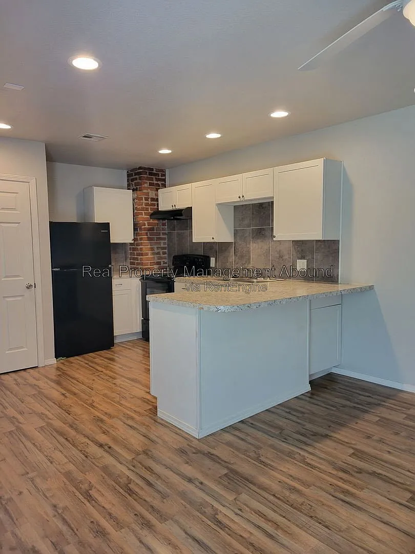 2 bed, 1.0 bath, 750 sqft, $1,050 — Photo 3
