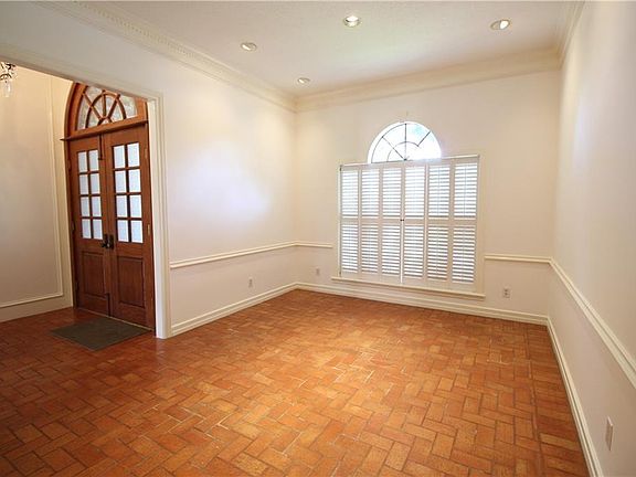 4th image of 700 Wisteria Ln