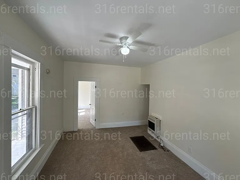 1825 N Park Pl — Photo 2