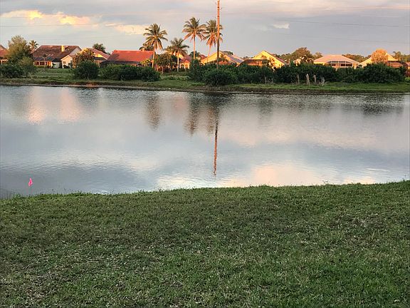 GORGEOUS LAKE VIEW