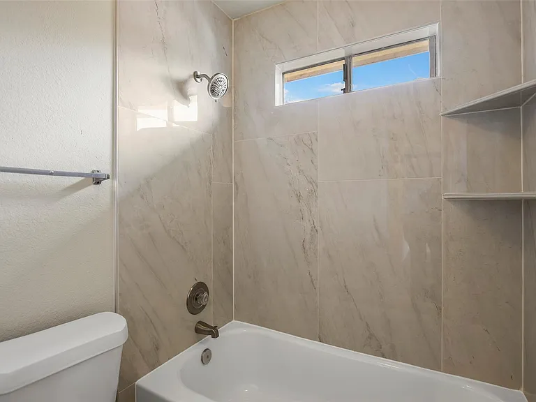 4922 Moss Run Dr — Photo 25