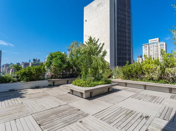 301 East 38th Street image 14 of 25