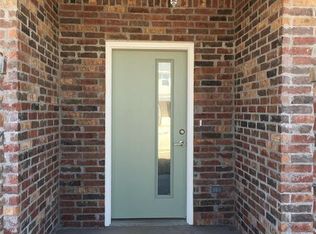 790 SW 14th St, Moore, OK 73160