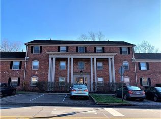 665 Robinwood Dr APT E, Pittsburgh, PA