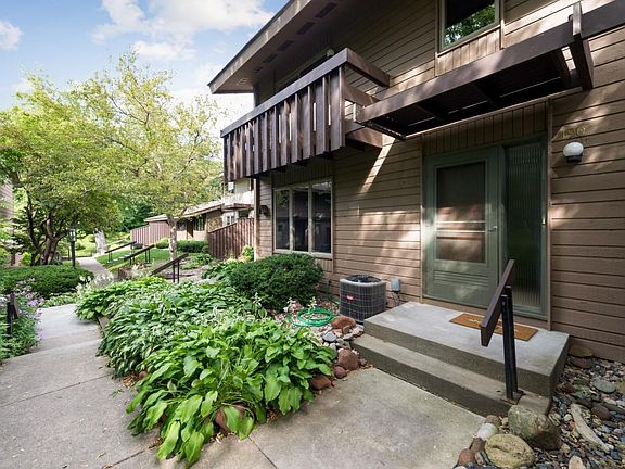 3rd image of 190 Birnamwood Dr