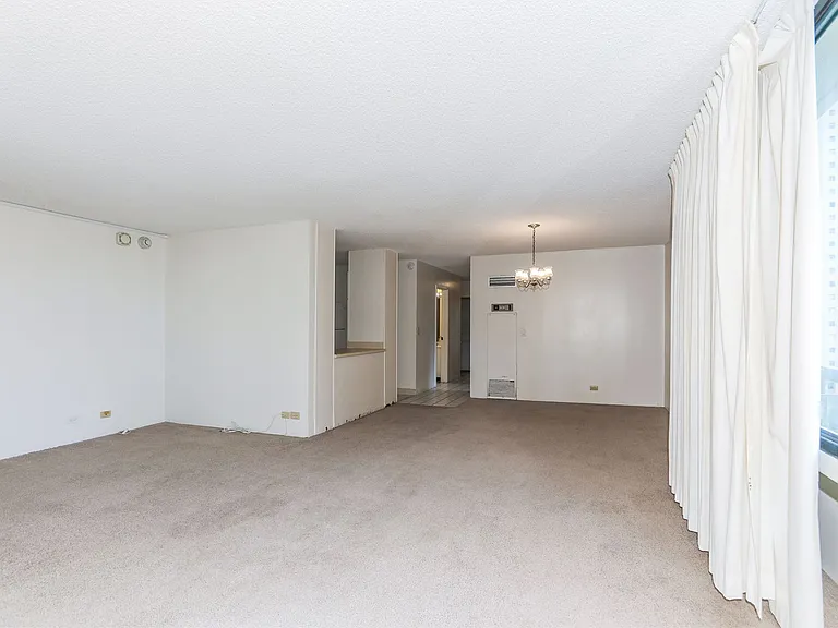 2215 Aloha Dr — Photo 1