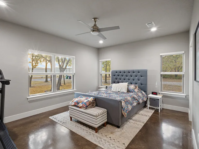 512 Barham Ln — Photo 15