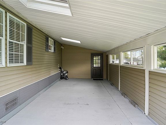 4th image of 157 Oaktree Ln