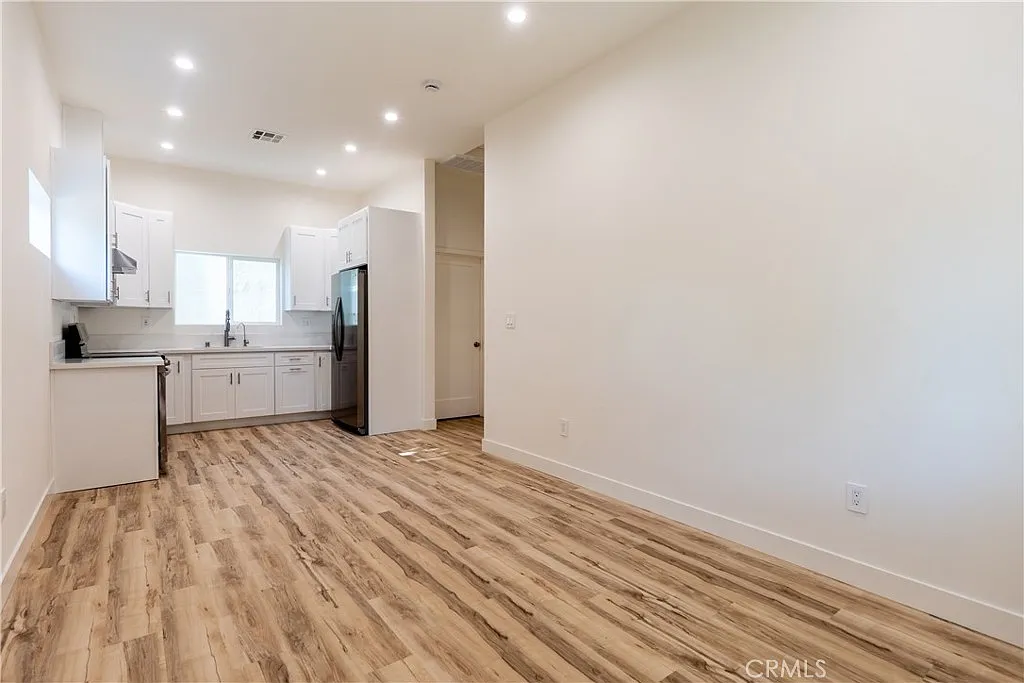 1 bed, 500 sqft, $2,350 — Photo 3