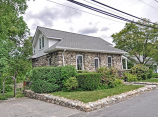 11 Locust St, Woburn, MA 01801