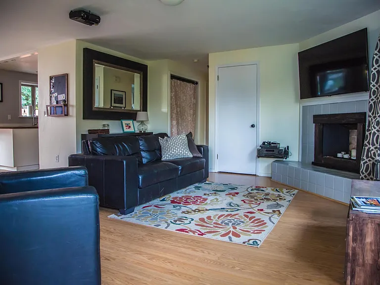 8415 N Olympia St — Photo 3
