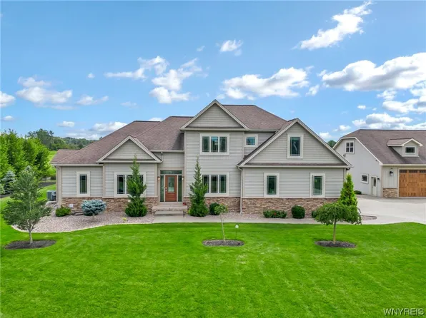11831 Clarence Center Rd, Akron, NY 14001