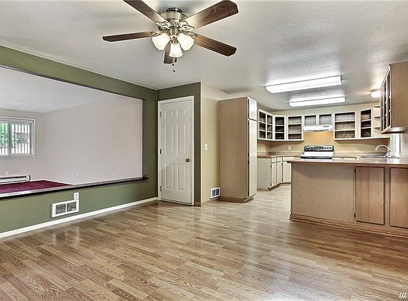 5th image of 823 Oakcrest Dr SE