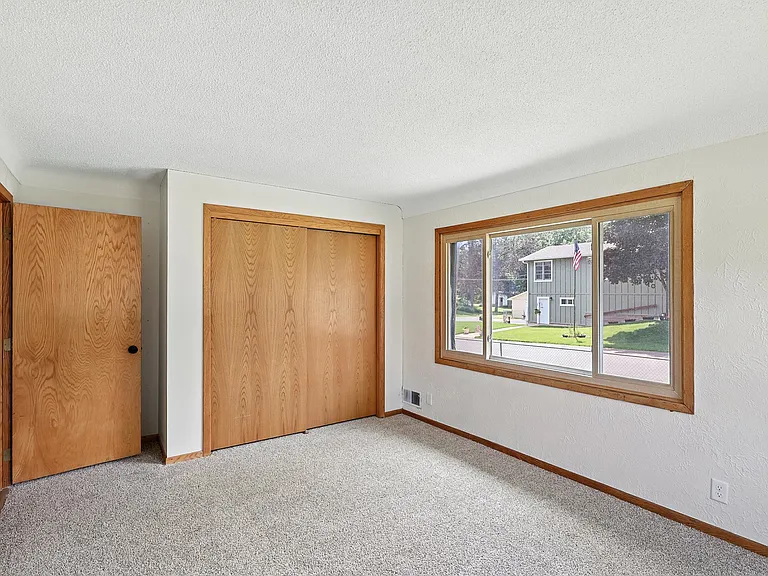 400 5th Ave — Photo 21