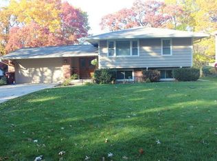 21442 Sylvan Dr S, Mundelein, IL 60060
