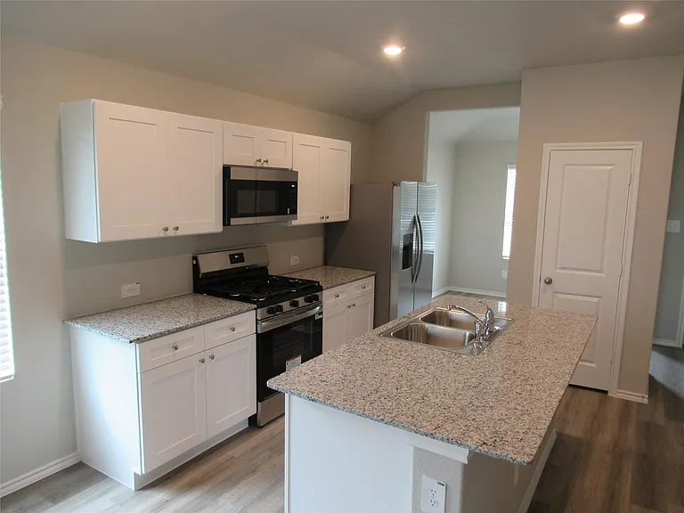 1612 Tin Roof Rd — Photo 7